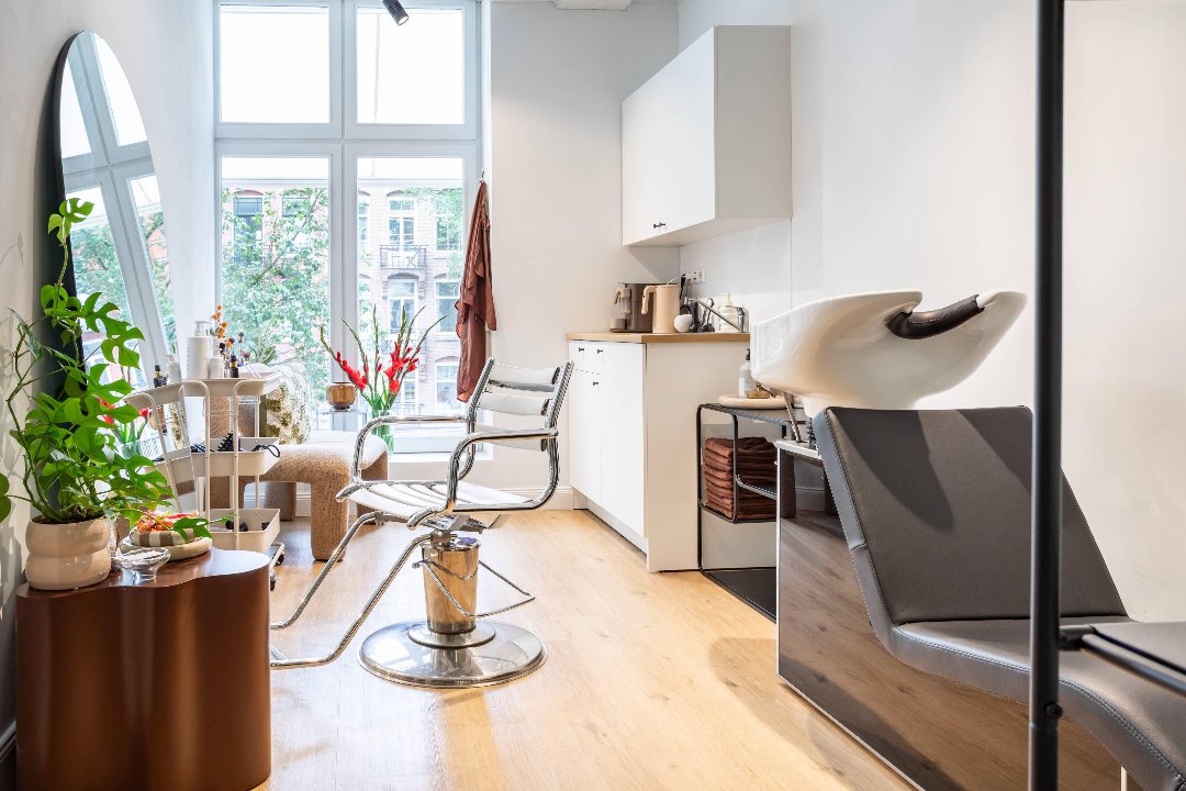 Curl Association by Iana, Bilderdijkstraat, Amsterdam