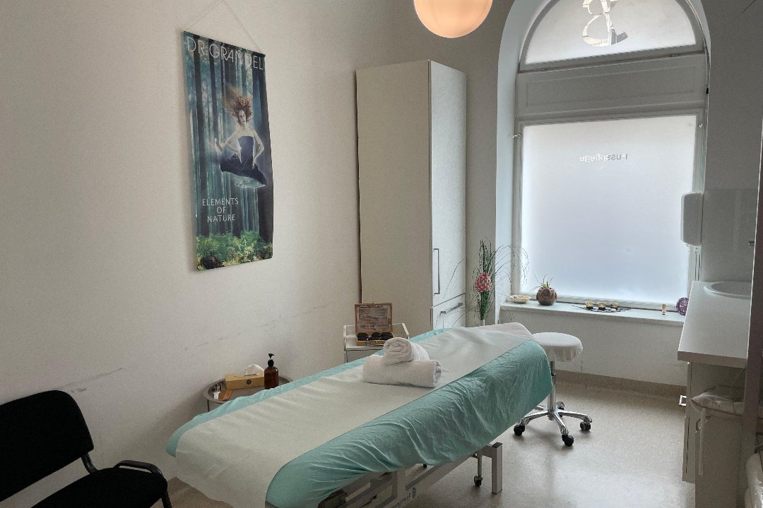 Patrick Bitzinger Heilmasseur bei Natascha Schneider Kosmetik und Fußpflege, Michelbeuern, Wien