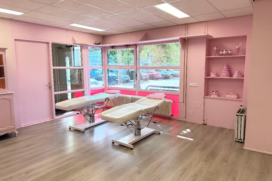 All U Can Treat, Markerkant, Almere