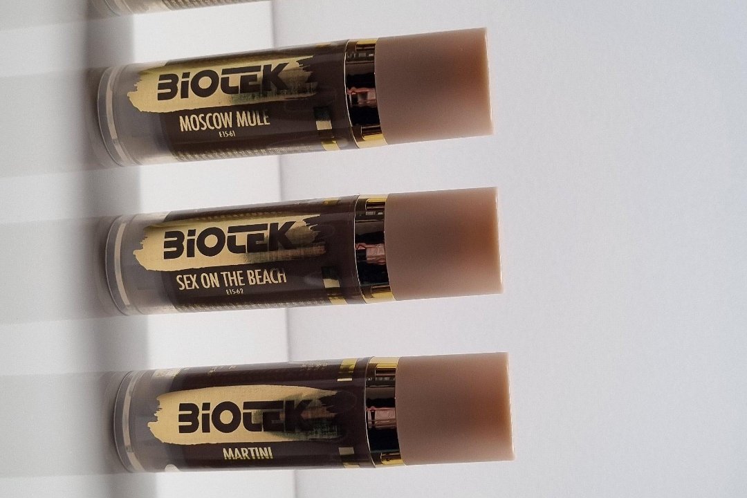 SKIN pmu by M., Prinsenbeek, Breda