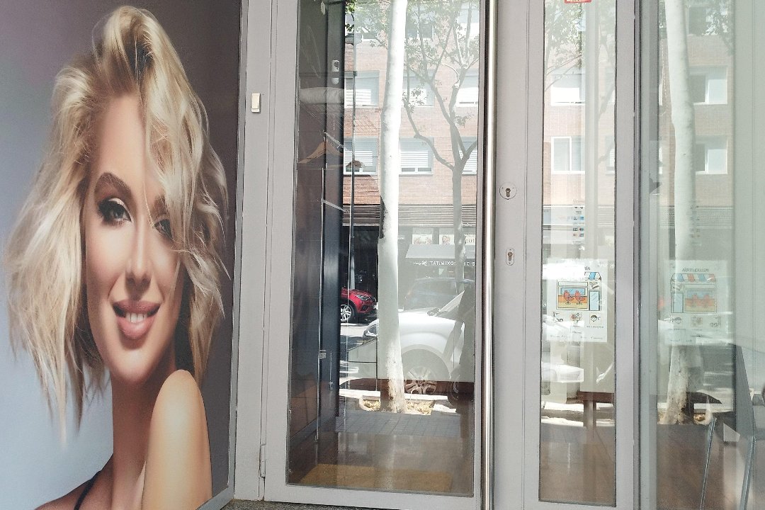 Cristina de Paz Peluquería, Dalt la Vila, Badalona