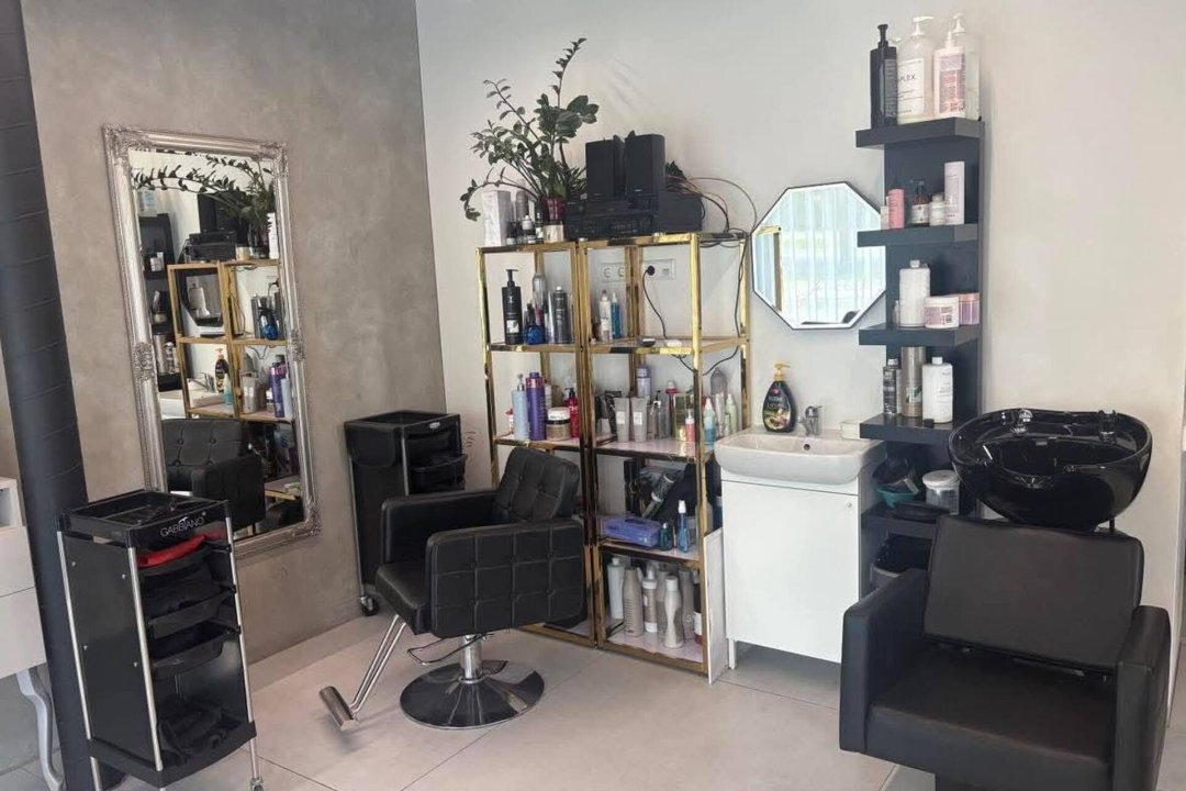 Danielius "Ju&Ni grožio salonas", Naujininkai, Vilnius