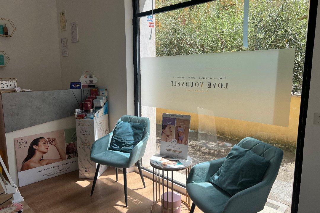 Love Yourself di Arianna Veracini, Viale di Torre Maura, Roma