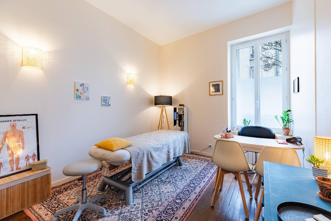 Coralie Serge - Massage & Bien- être Holistique, Montrouge, Hauts-de-Seine