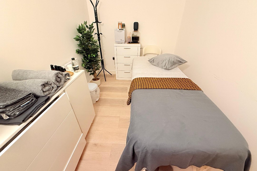 M Third Place by Maxi Massage&Therapy, Egerton Gardens, London