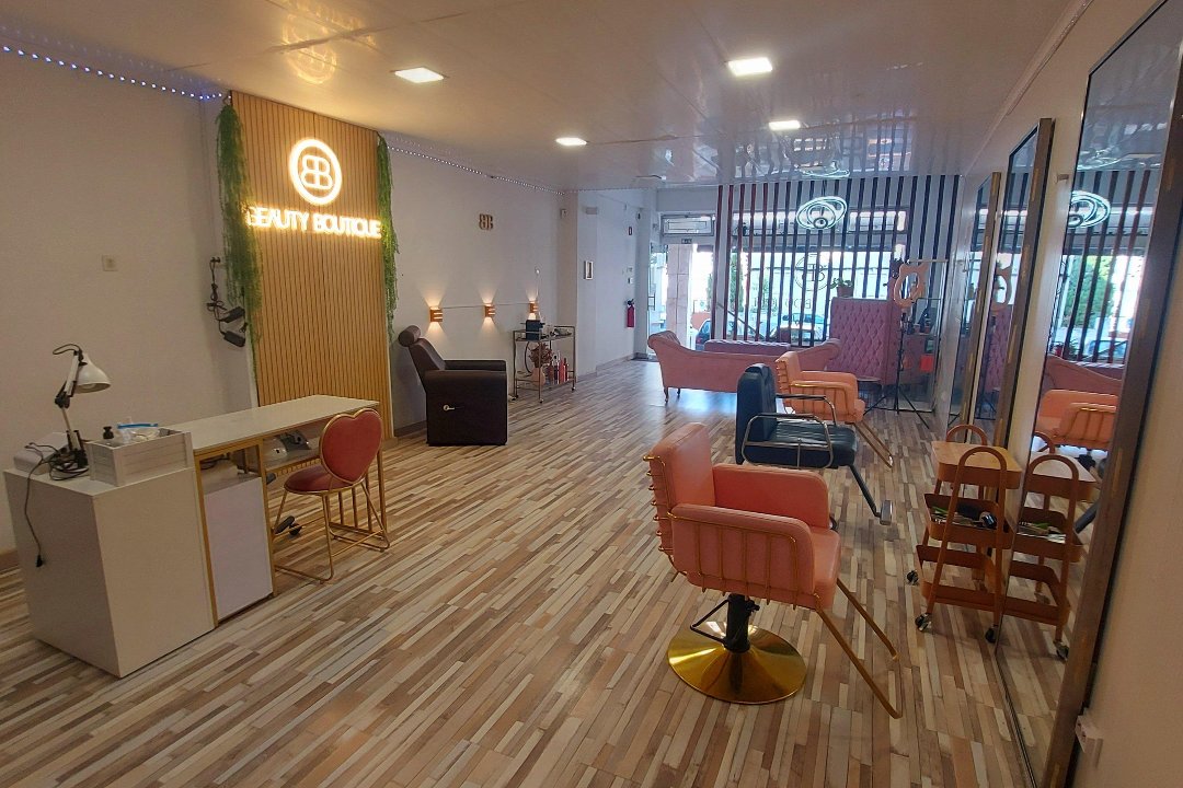 Beauty Boutique, Almada