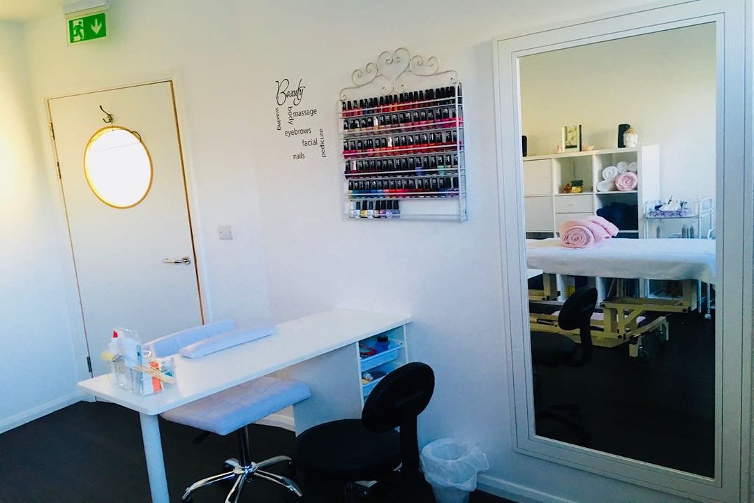 Absolute Brow & Beauty Lounge, Milton Keynes, Buckinghamshire