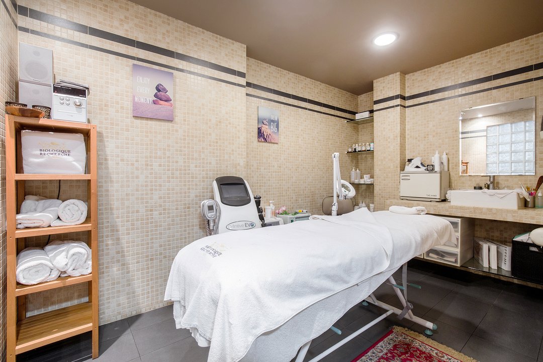 Centre de Bellesa i Salut Nura, Gavà, Provincia de Barcelona