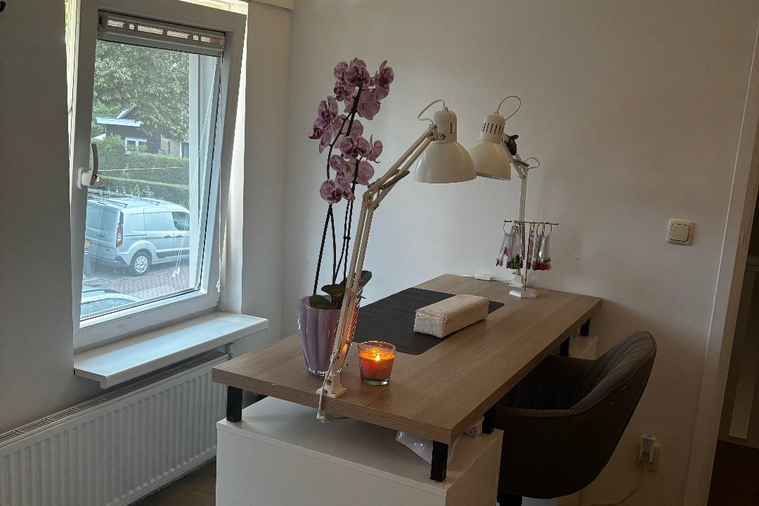 Beautysalon Lashtique, Huizen, Noord-Holland