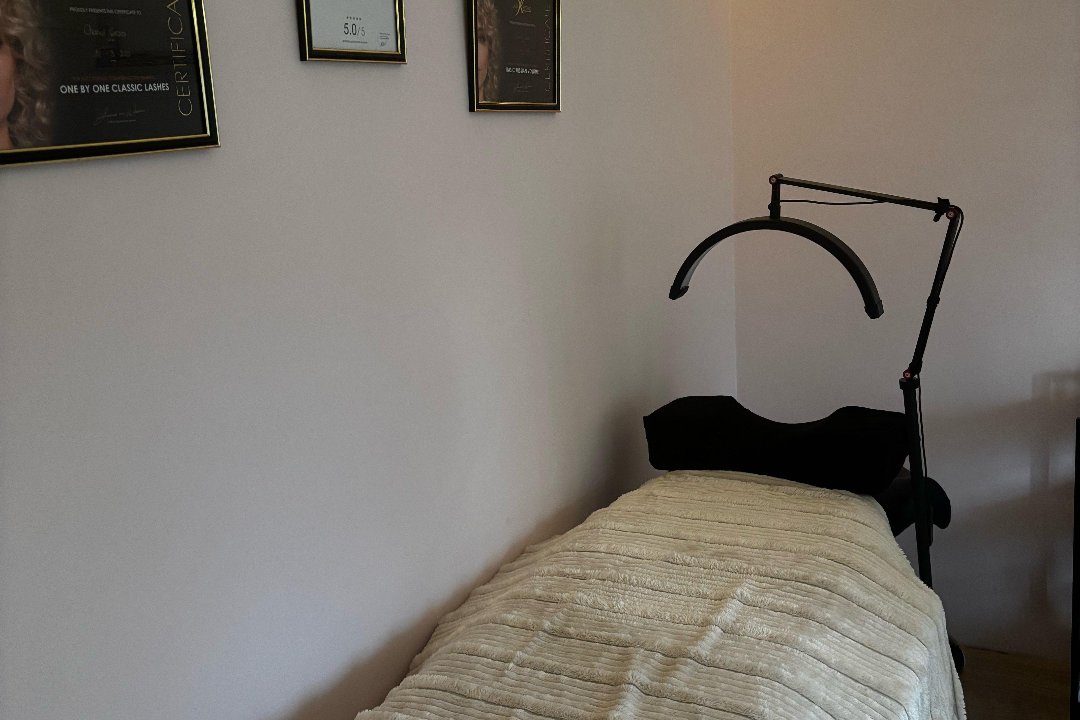 Beautysalon Lashtique, Huizen, Noord-Holland