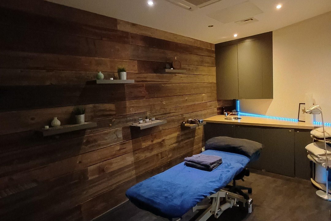 Steve Berry Sports & Deep Tissue Massage, South Hackney, London