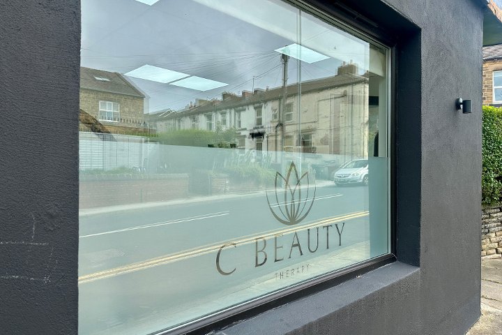 C Beauty Therapy - Sourcils & cils Gildersome - Photo de galerie - OneBooking