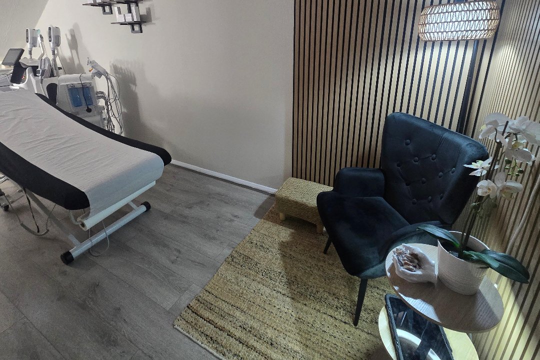 Faceit by Ian, Weybridge, Surrey