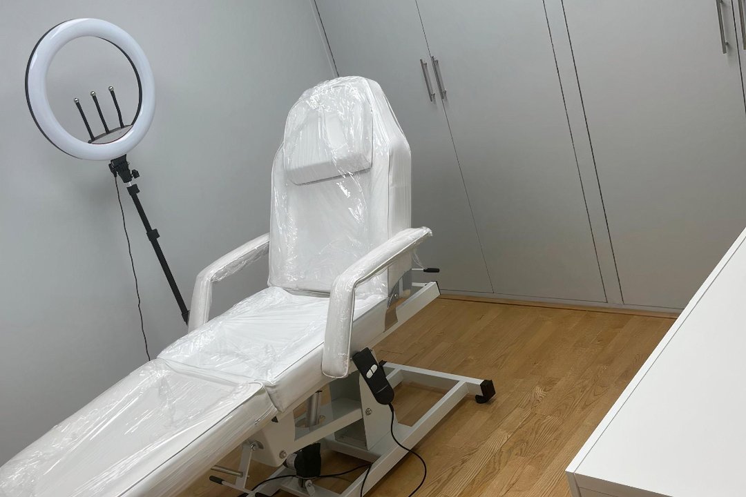 Beauty FS-F&F, Woodford Green, London