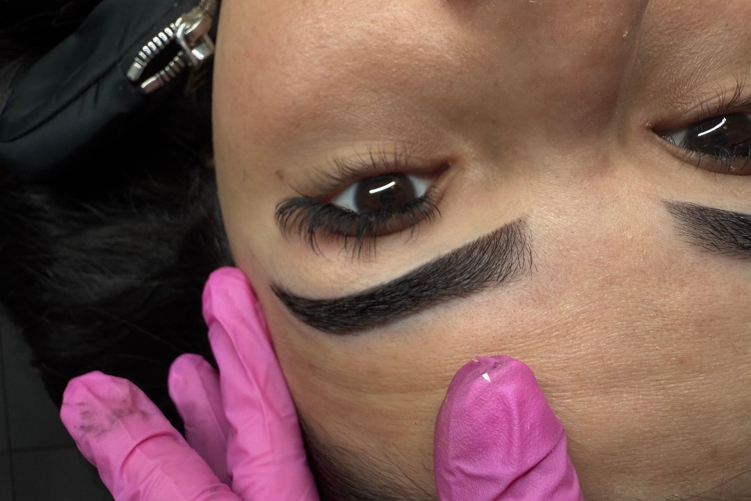 Perfect brows & skin, Volendamlaan, The Hague