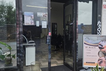 Teresa Silvestre Salon
