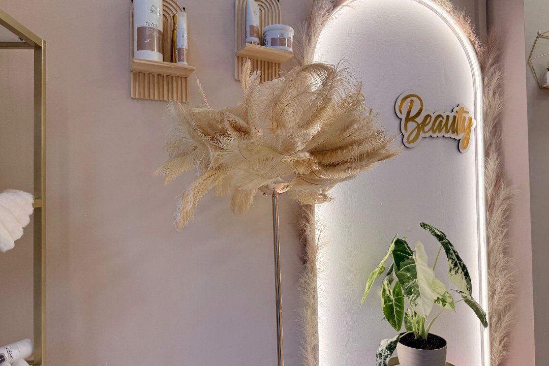 Gold Beauty, El Camp de l'Arpa del Clot, Barcelona