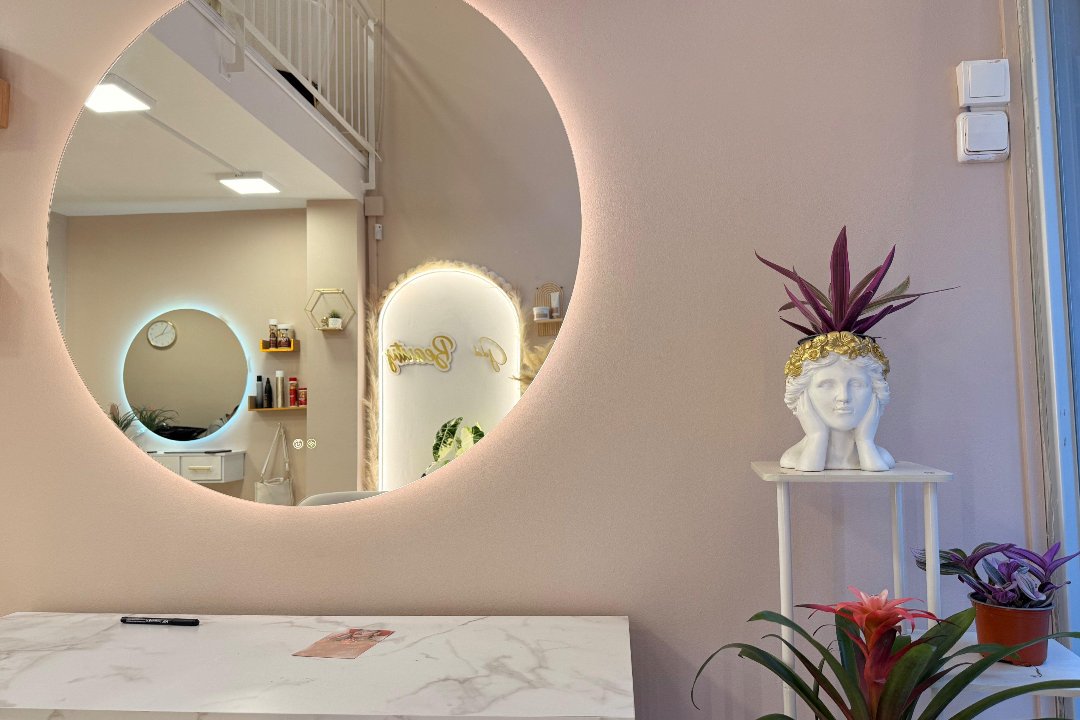 Gold Beauty, El Camp de l'Arpa del Clot, Barcelona