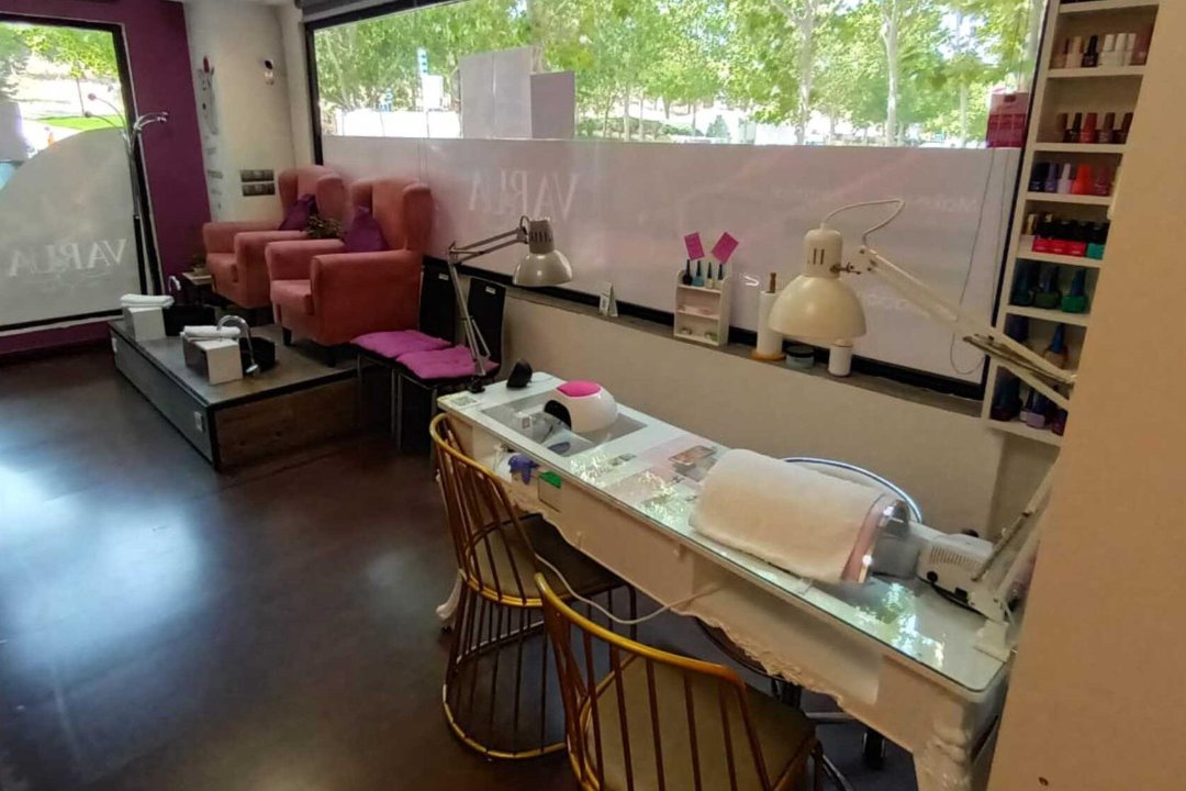 Varua Estética y Peluquería, Los Cármenes, Madrid