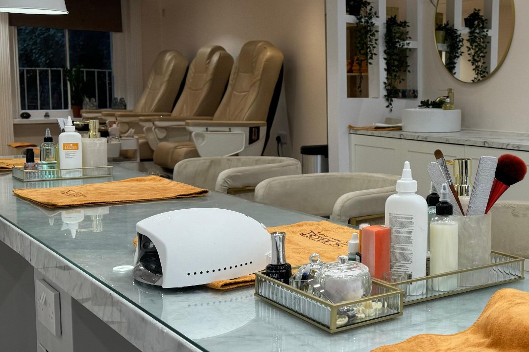 The Nailist, Addison, London