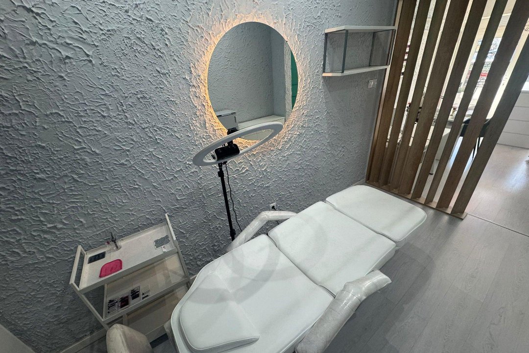 Viviane Alves Nails, Almada