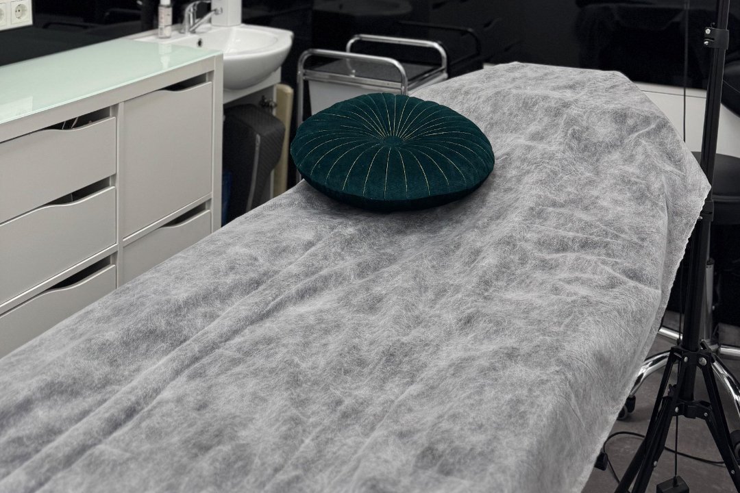 Mii Lashes, Spaudos rumai, Vilnius