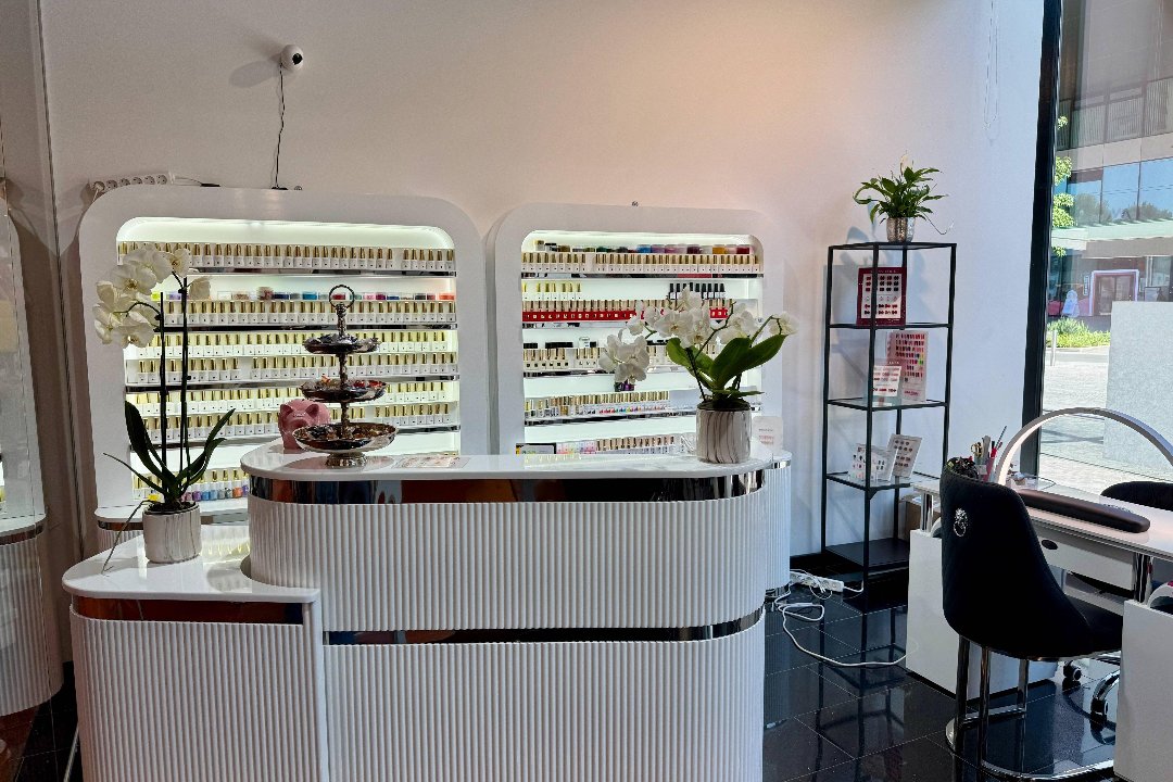 Nail Lux, Salzburg