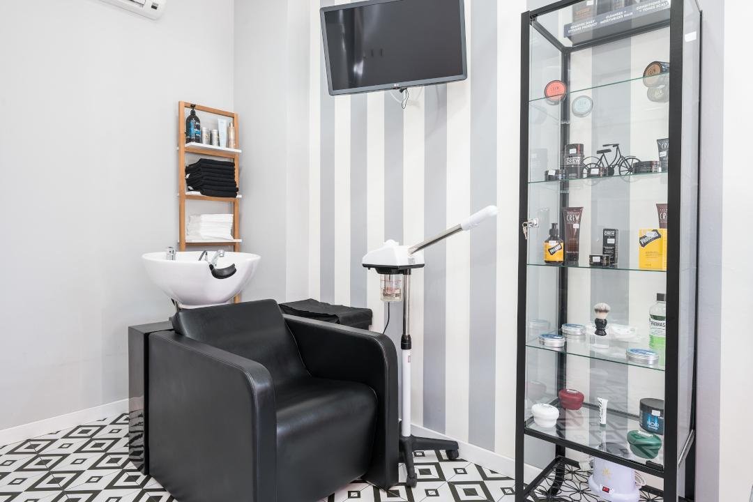 STUDIO19 Barbería-Peluquería, Calle de López de Hoyo, Madrid