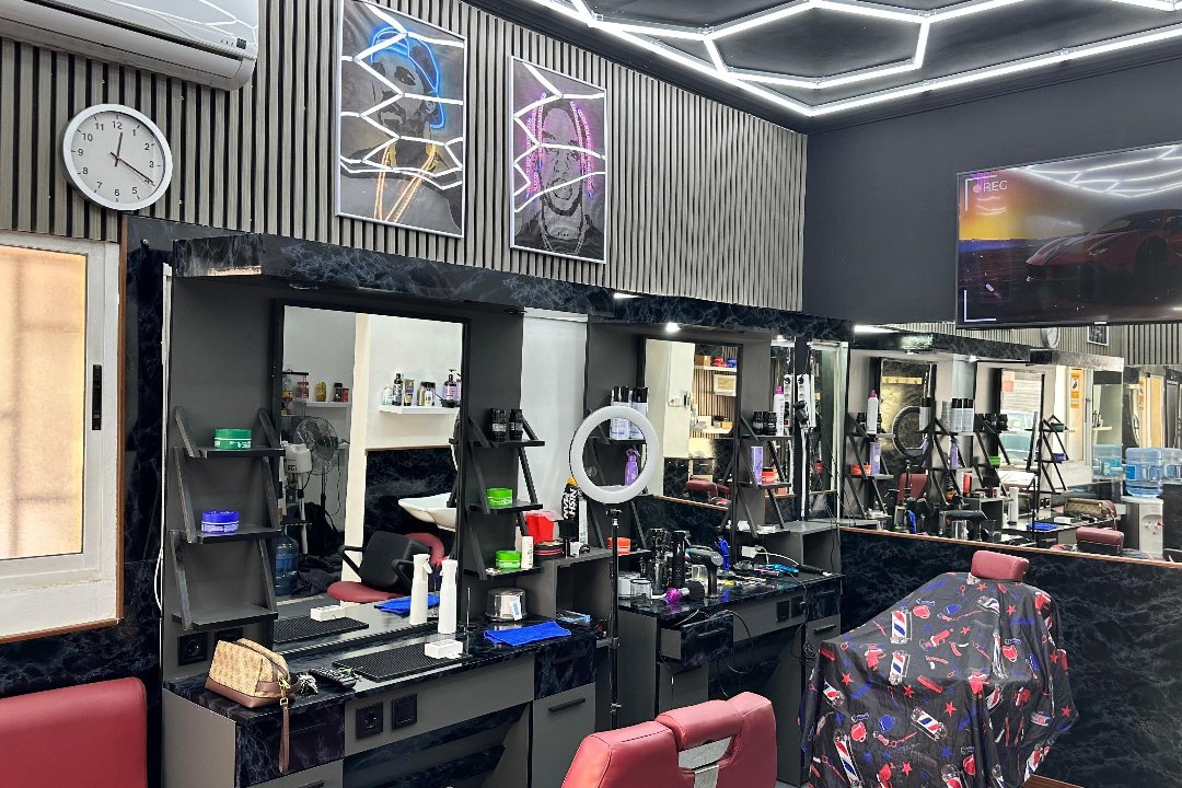Barber Reyes, Almendrales, Madrid
