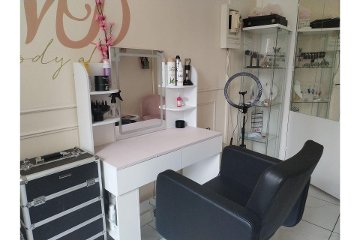 Coiffure by Family and DIY