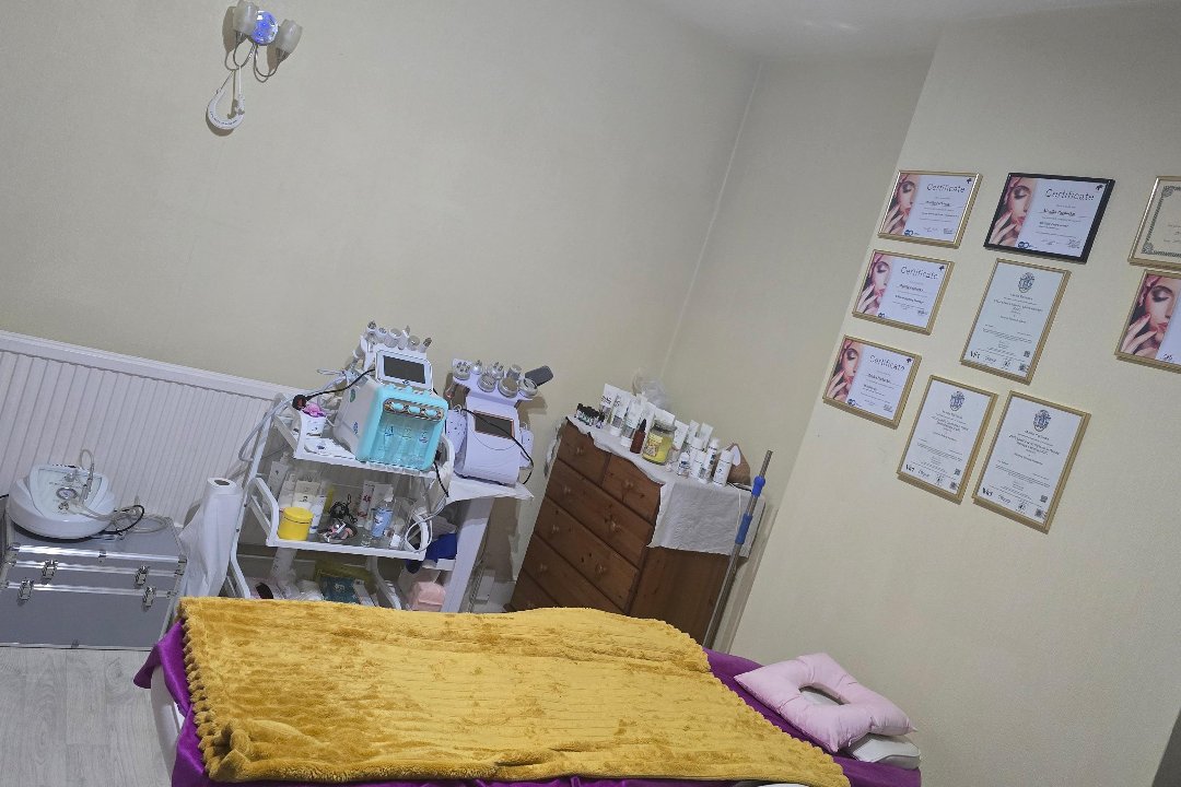 Monika Euforia, Thornton Heath, London