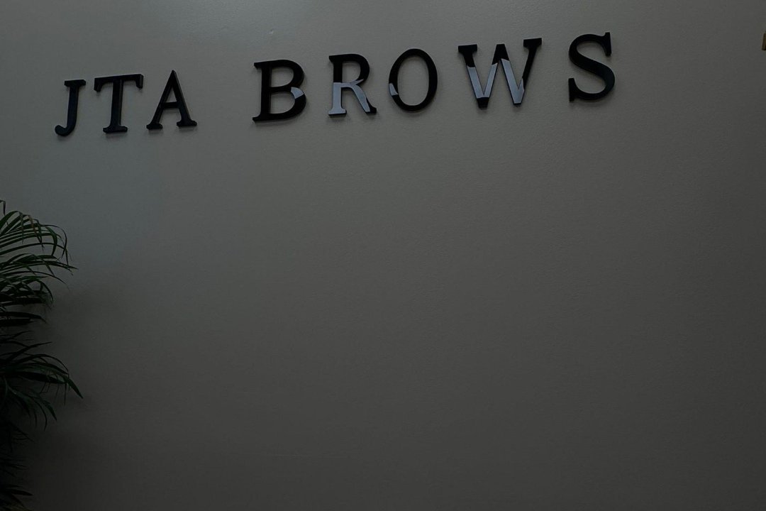 Jta-brows, Le Plessis-Robinson, Hauts-de-Seine