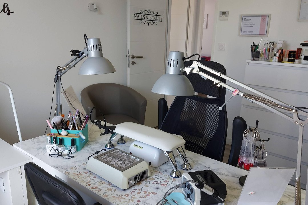 Stefeasynails, Magalas, Languedoc-Roussillon