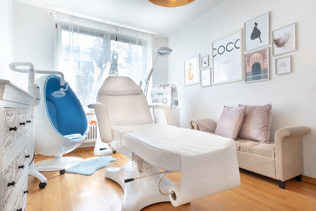 Hello Beautiful by Natalia Maya, Ramersdorf-Perlach, München