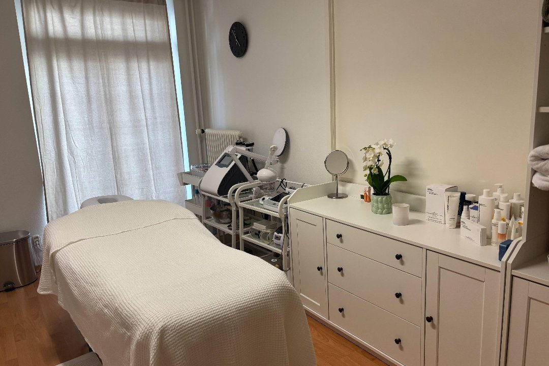 Kelly Guizoni Aesthetics, Kreuzplatz, Zürich