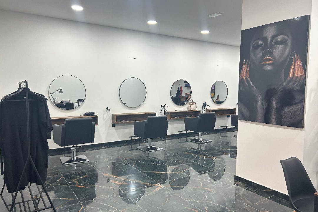 Mar Ferrer Salon, Torrefiel, Valencia