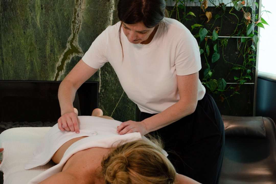 Amiche Di Renni, Centro Storico, Modena