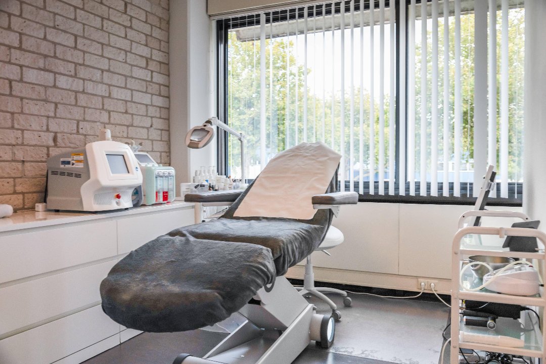 GNYD Beauty, Parkweg metro, Zuid-Holland