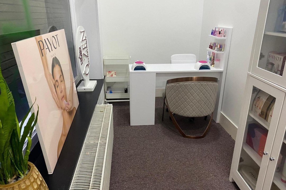 Rosinha's nails, Porte de Hal, Saint-Gilles