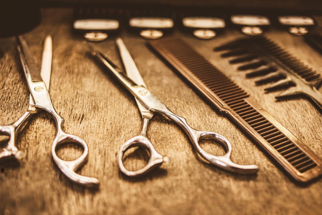 BH-28 Barber, Camden High Street, London