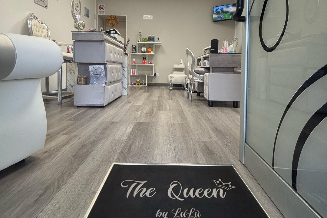 The Queen by Lulù, Seveso