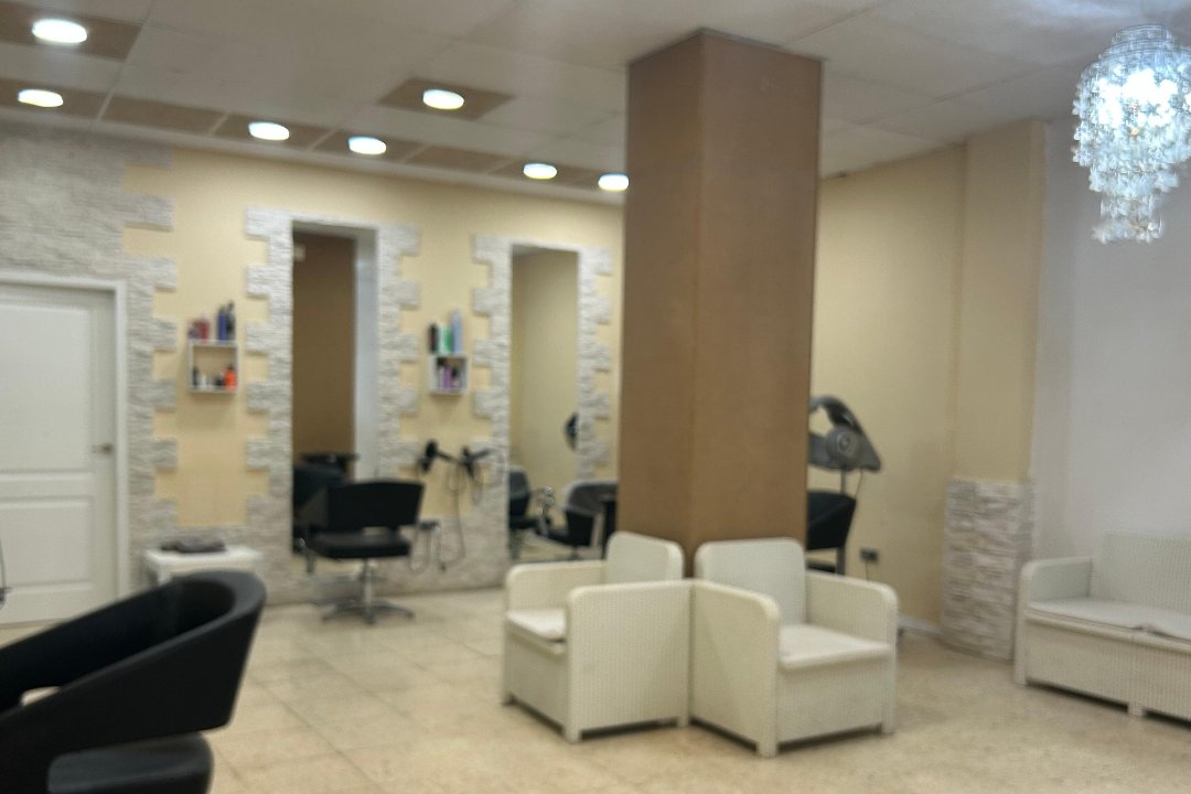 Peluquería Y Estética Armine, La Petxina, Valencia