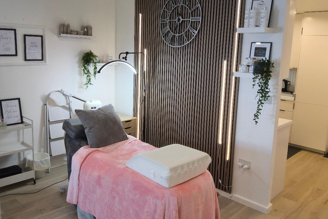 Lash Hub Studio Ltd, Betts Park, London