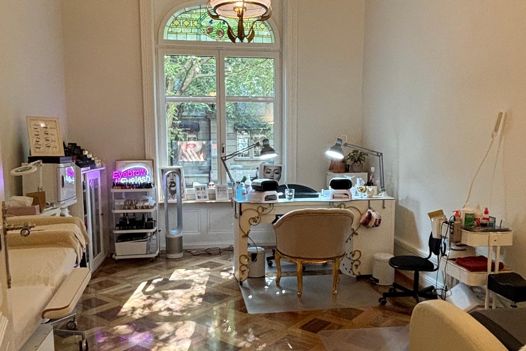 DiNails byLucy, Bahnhof Enge/Bederstrasse, Zürich