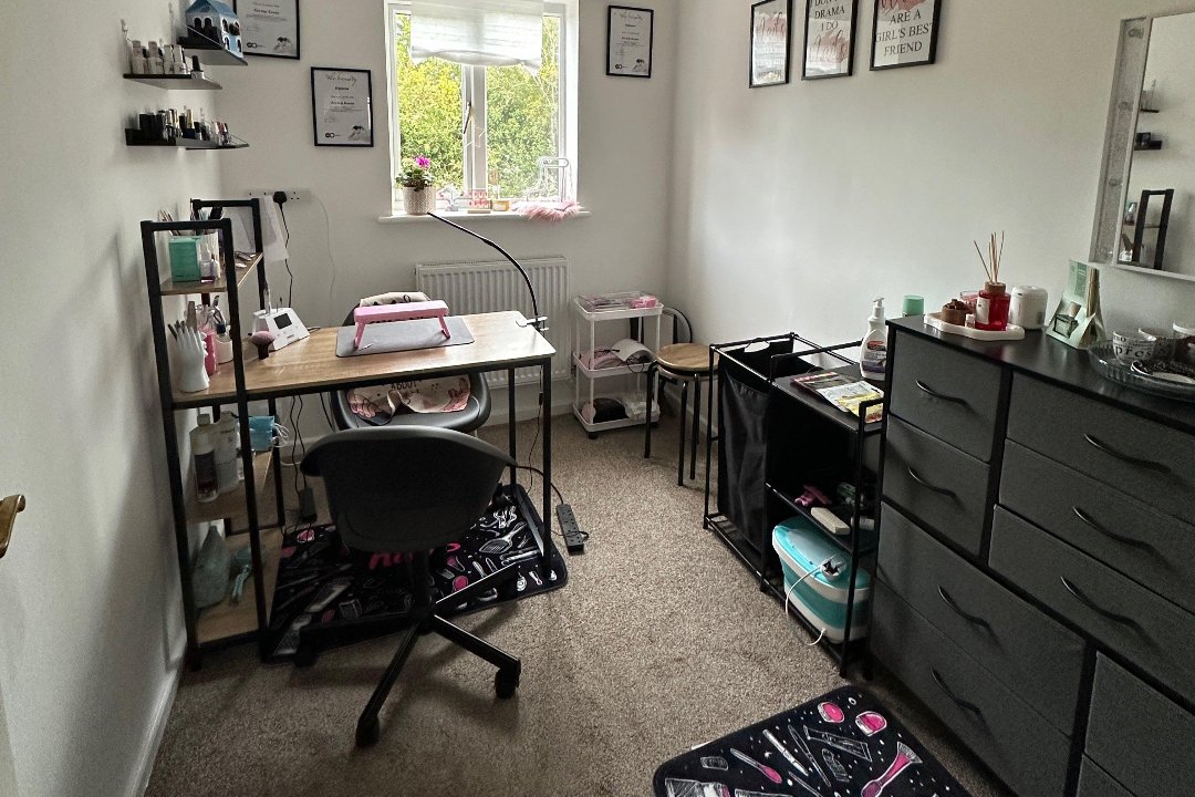 Zeynail studio, Dunstable, Bedfordshire