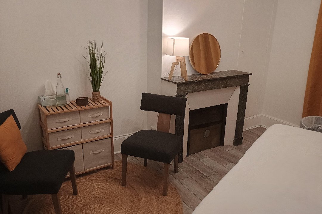 Chloé Hutter Massages, Rue Truffaut, Paris