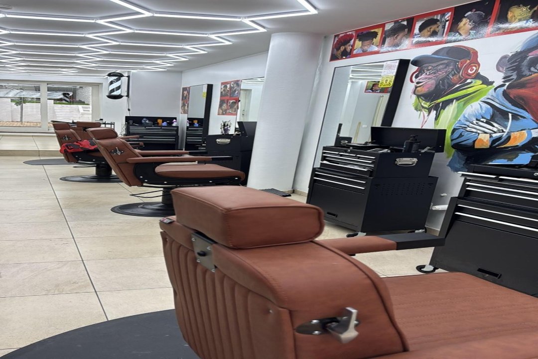 LATINO’S BARBERSHOP 2, Hospital Etterbeek-Ixelles, Ixelles - East