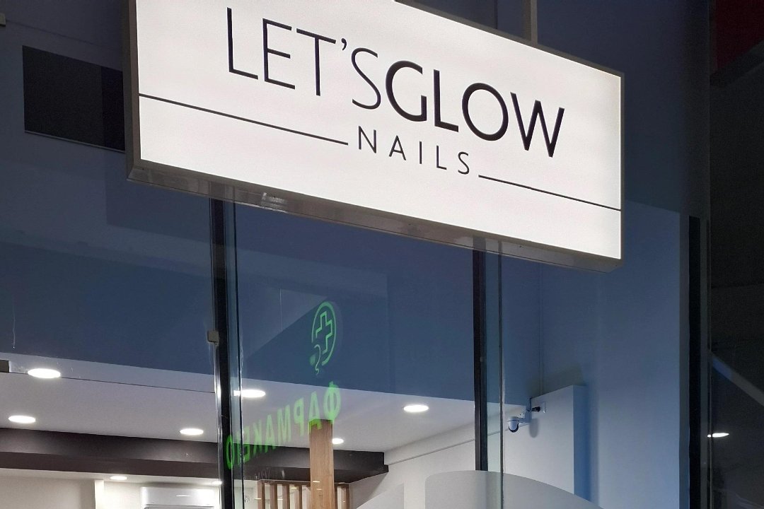 Let's Glow Nails, Afantou