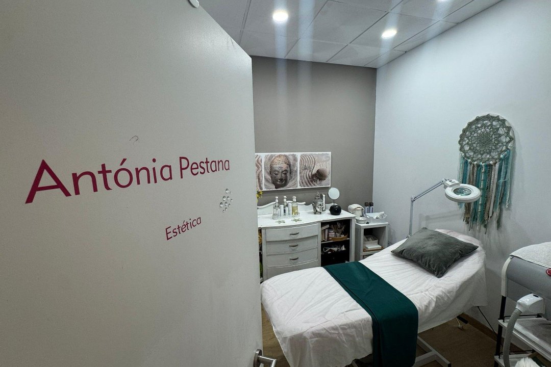 Antónia Pestana: Cabeleireiro & Estética, Almada