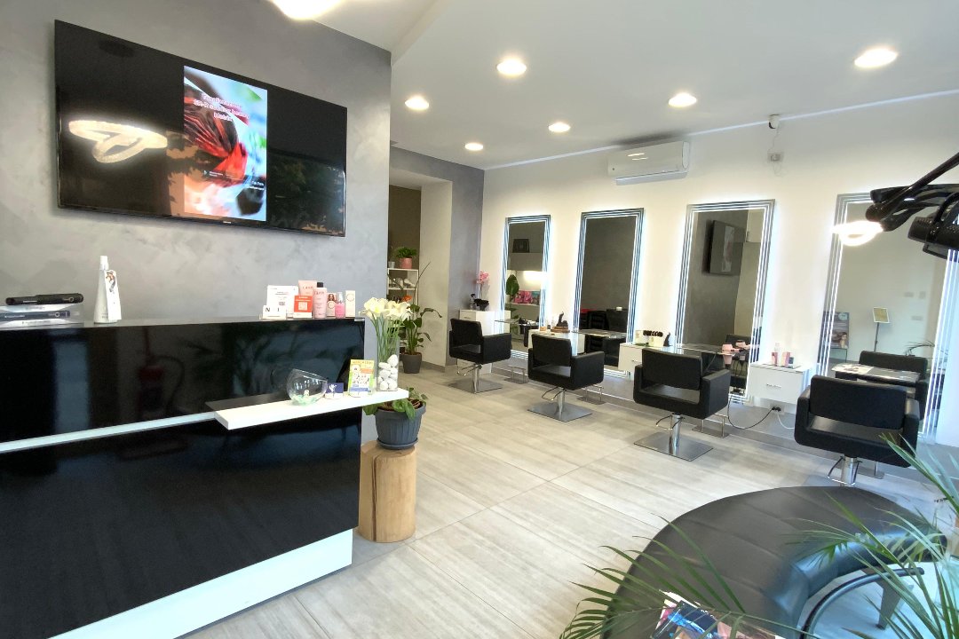 Naif Parrucchieri Seregno, Seregno, Lombardia